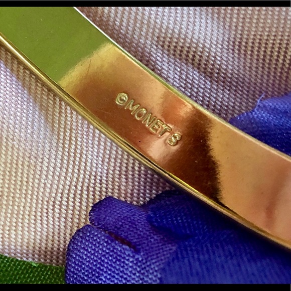 Fabulous Monet Etched Gold Bangle Vintage - Picture 3 of 7